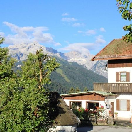 Pfeiffer Alm Am Sonnenhang Mit Blick Auf Die Zugspitze Garmisch-Partenkirchen Bagian luar foto