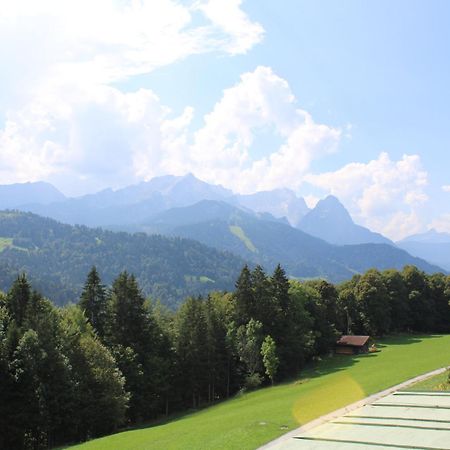 Pfeiffer Alm Am Sonnenhang Mit Blick Auf Die Zugspitze Garmisch-Partenkirchen Bagian luar foto