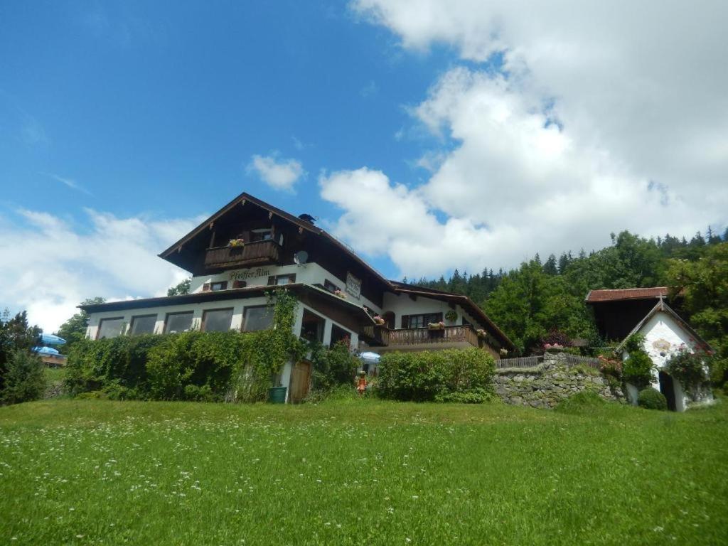 Pfeiffer Alm Am Sonnenhang Mit Blick Auf Die Zugspitze Garmisch-Partenkirchen Bagian luar foto