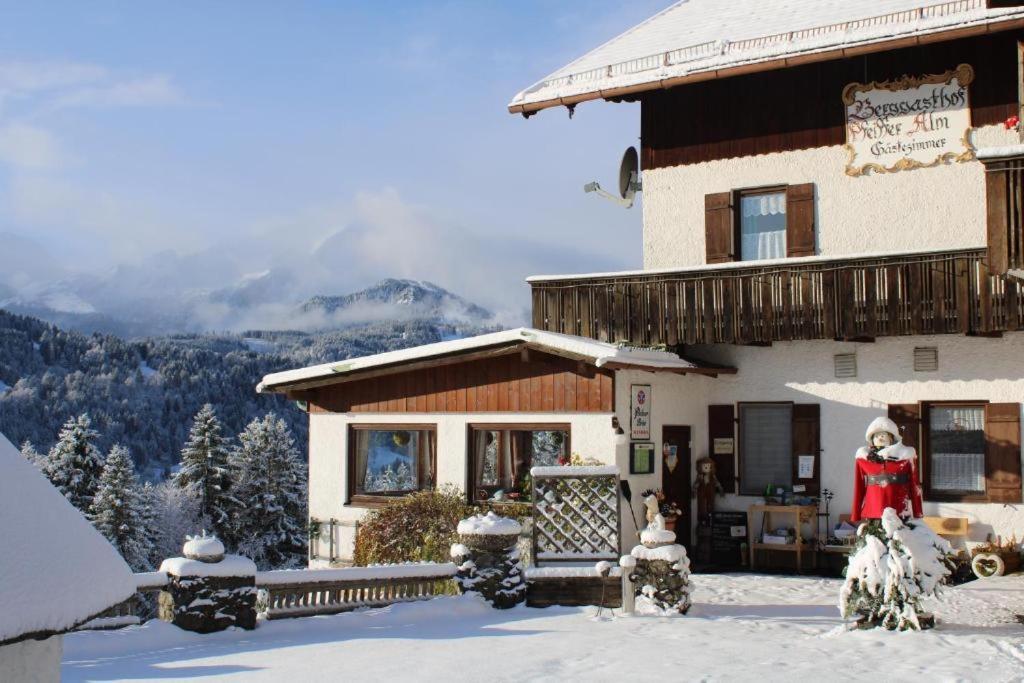 Pfeiffer Alm Am Sonnenhang Mit Blick Auf Die Zugspitze Garmisch-Partenkirchen Bagian luar foto
