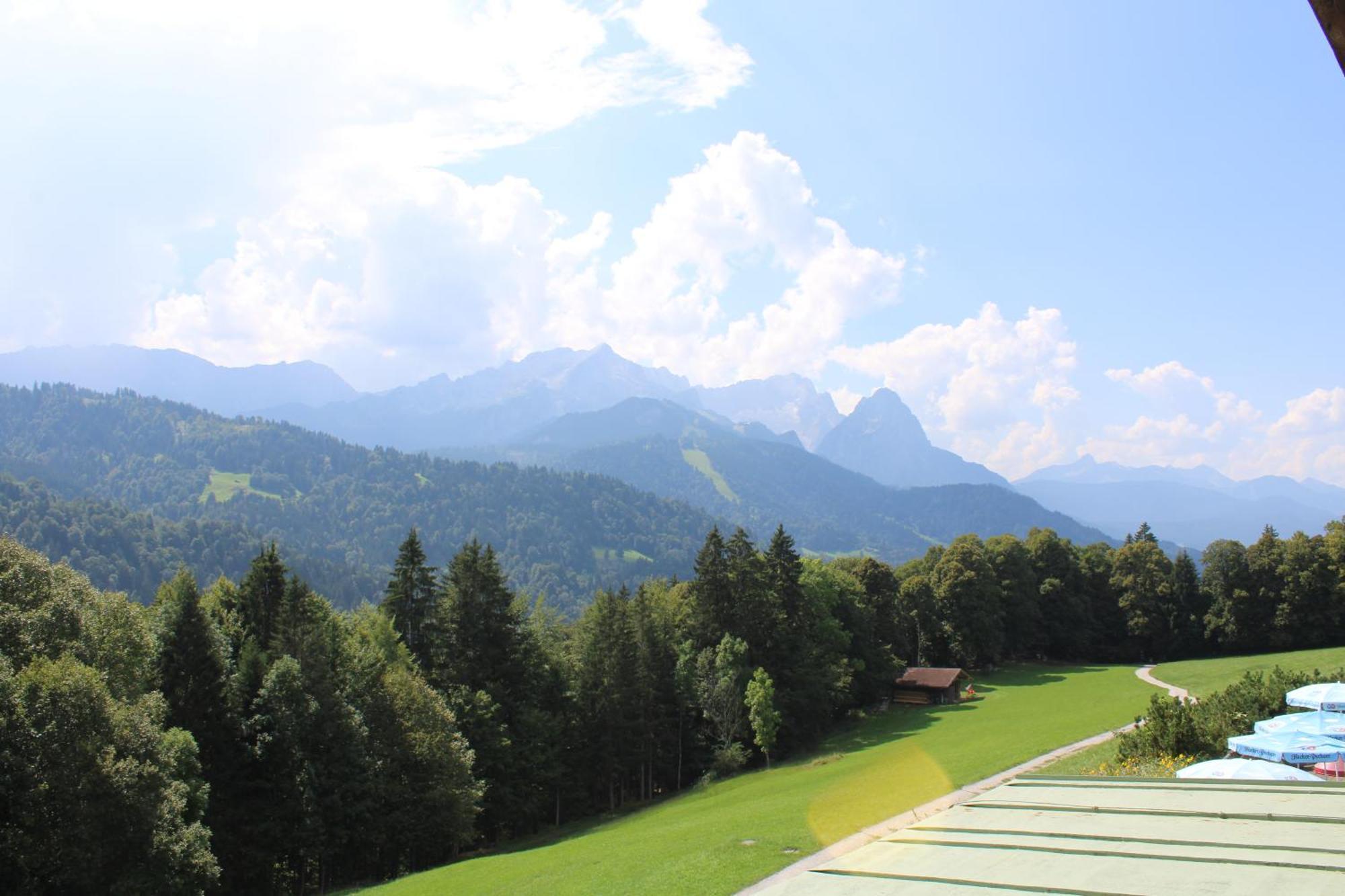 Pfeiffer Alm Am Sonnenhang Mit Blick Auf Die Zugspitze Garmisch-Partenkirchen Bagian luar foto